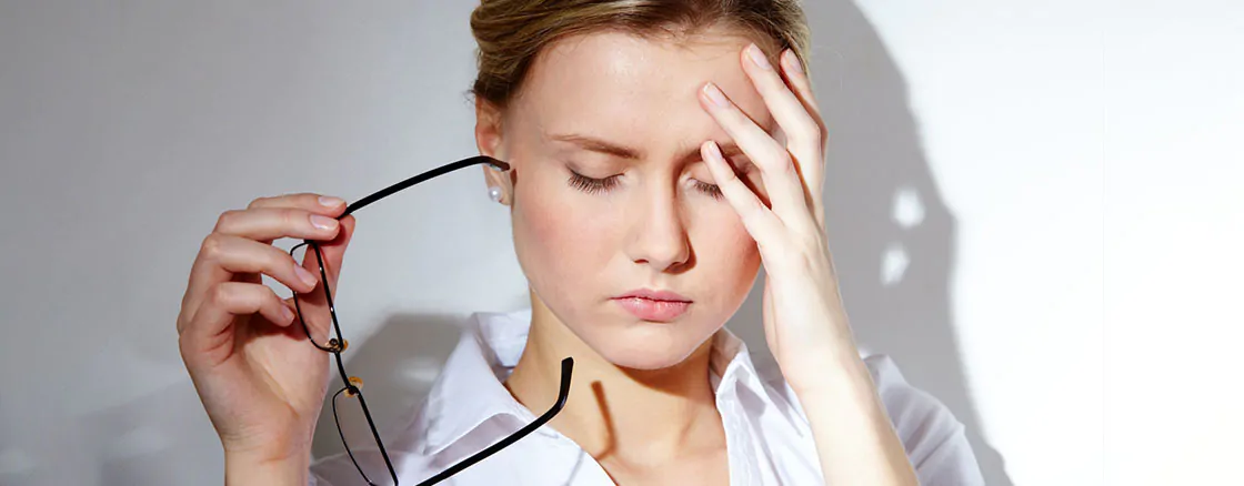 Dor de cabeça pode sinalizar problema nos olhos?